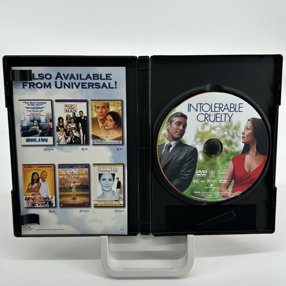 Intolerable Cruelty. George Clooney. Catherine Zeta-Jones. - Picture 4 of 4